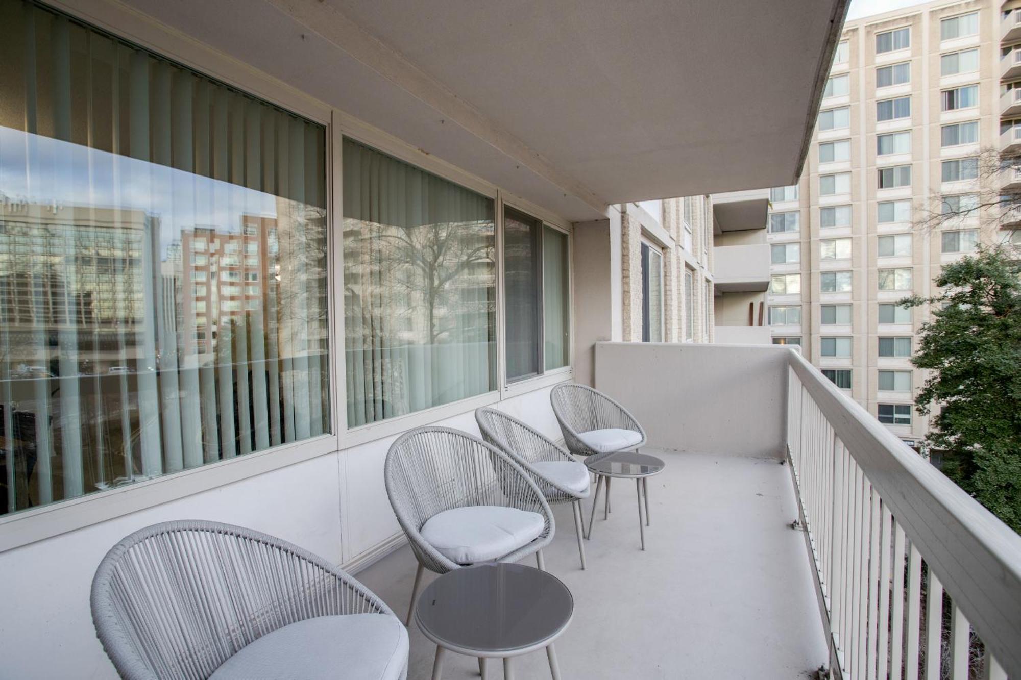 Sensational Condominium @Crystal City Арлингтън Екстериор снимка