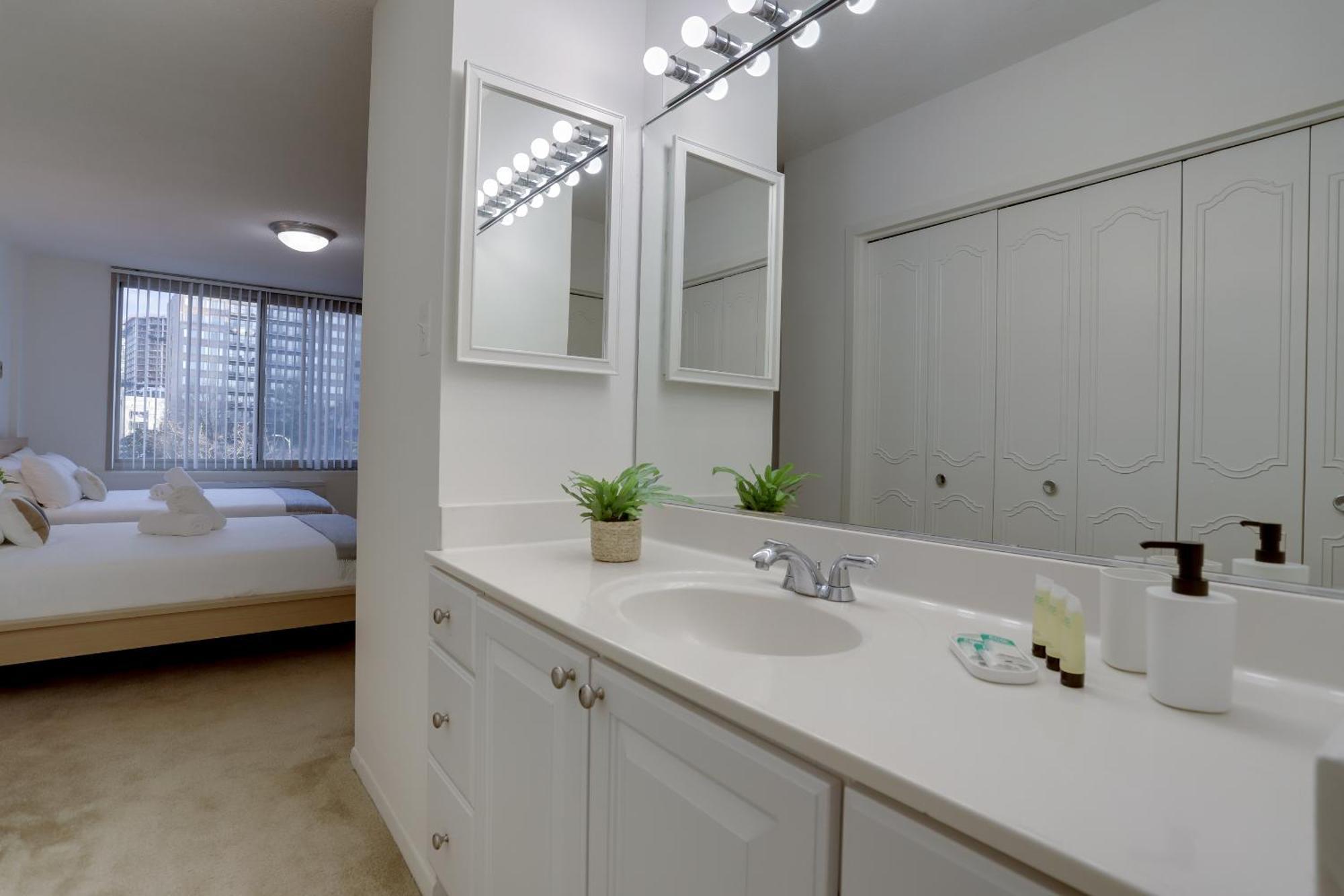 Sensational Condominium @Crystal City Арлингтън Екстериор снимка