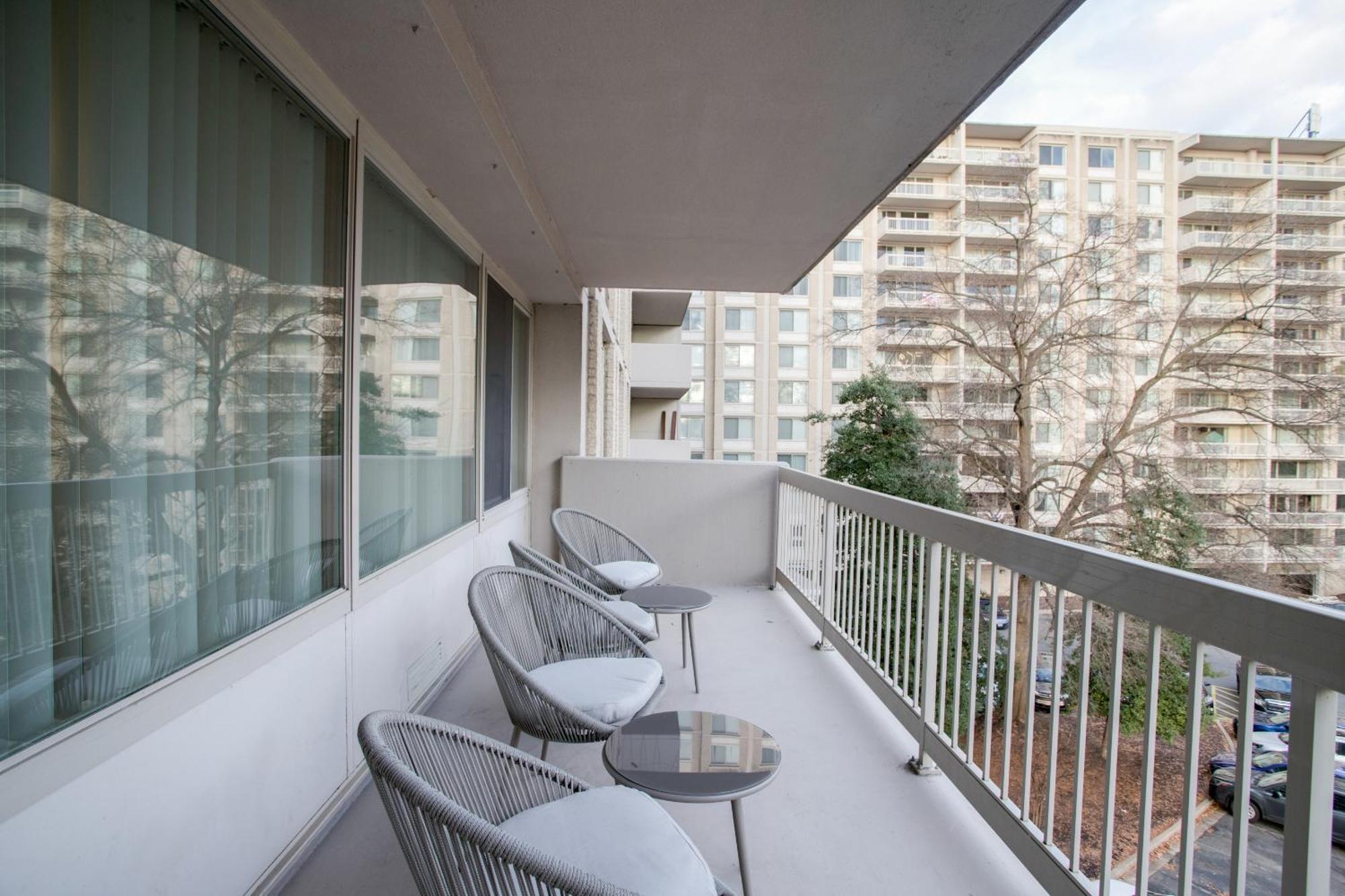 Sensational Condominium @Crystal City Арлингтън Екстериор снимка